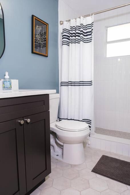 House Near Zoo And Busch Gardens, Free High Speed Wifi Holiday home Tampa