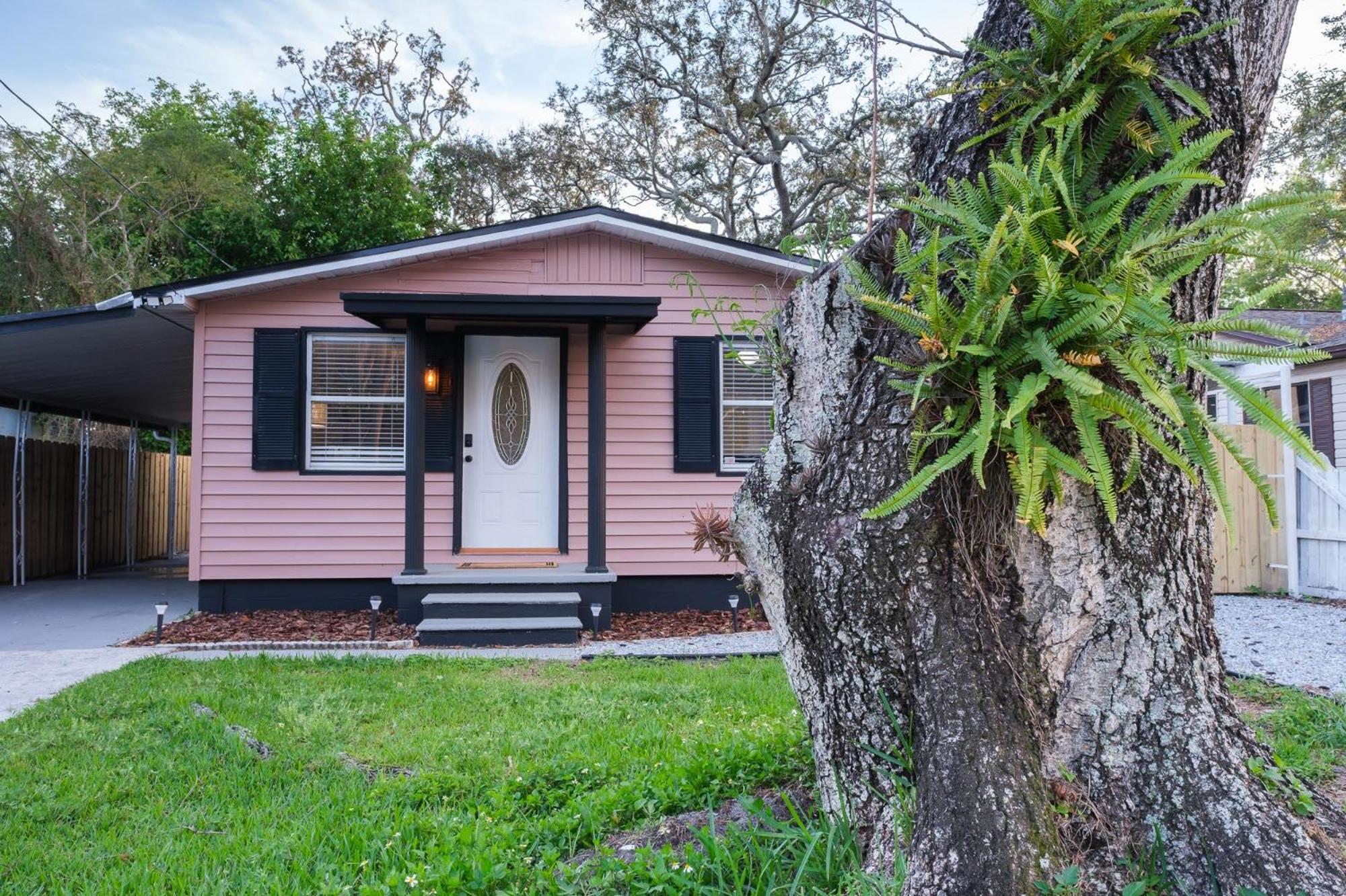 House Near Zoo And Busch Gardens, Free High Speed Wifi Holiday home Tampa